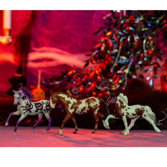 UNOPENED#2  Breyer Stablemate Halloween 2024 SPOOKY SURPRISE BLIND BAG - Picture 2 of 5